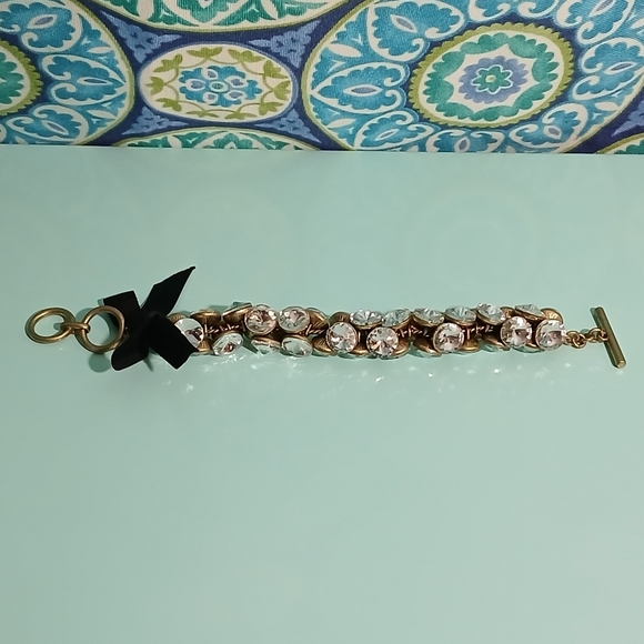 Elegant Banana Republic Gold and Black Bow Bracelet - Picture 3 of 7